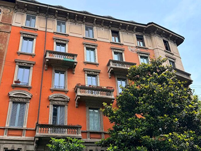 Casa trilocale in affitto in Via Bianca di Savoia, Quadronno Crocetta, Milano