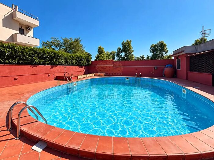Casa quadrilocale in vendita in Via Staffetta, Giugliano In Campania