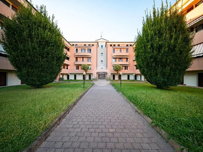 Appartamento trilocale in vendita in Via Rinaldo Mantovano, Mantova