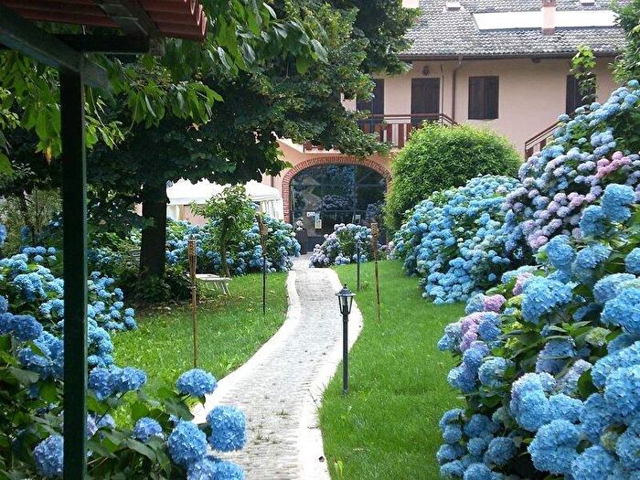 Casa con 10 locali in vendita in Roccaforte Mondovi