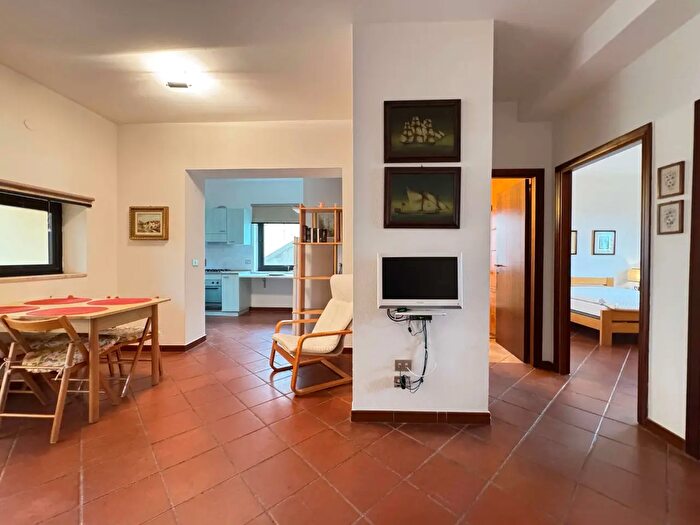 Appartamento trilocale in vendita in Via della Luna, Dorgali
