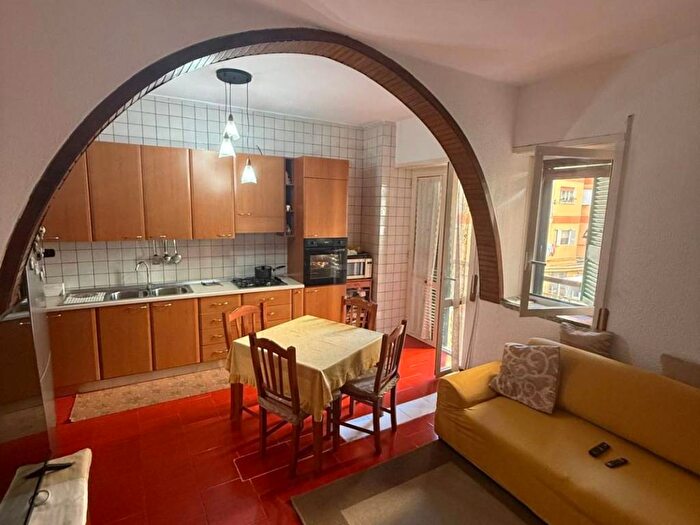 Appartamento trilocale in affitto in Via Tribuni della Plebe, Soccavo, Napoli