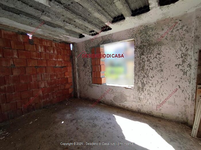 Casa con 7 locali in vendita in Tusa