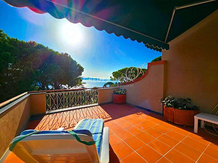 Appartamento con 5 locali in vendita in Via Pietrafredda, Rapallo