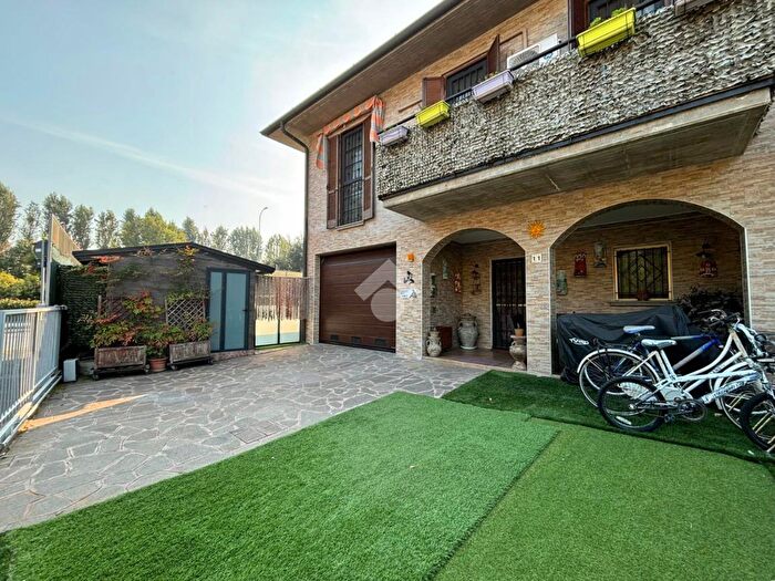 Casa con 5 locali in vendita in Via Donatori Volontari, Agnadello