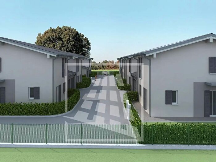 Casa quadrilocale in vendita in Via FLli Rosselli, Reggio Emilia