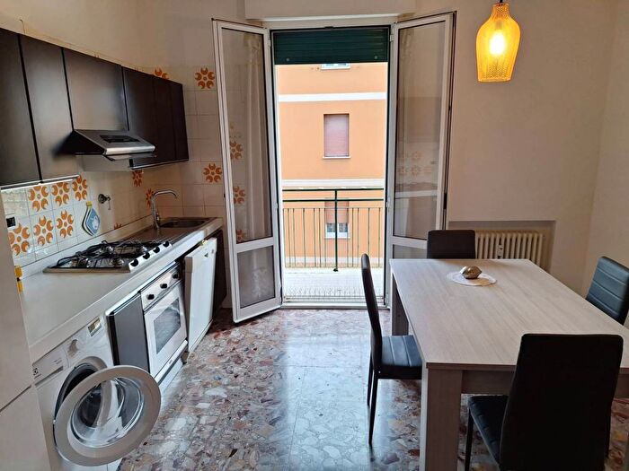 Appartamento con 5 locali in affitto in Via Pasubio, Saffi, Bologna
