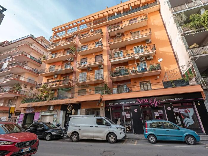 Appartamento con 6 locali in vendita in Via Canfora, Catania