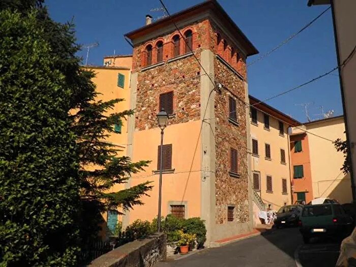 Appartamento trilocale in vendita in Castellina Marittima