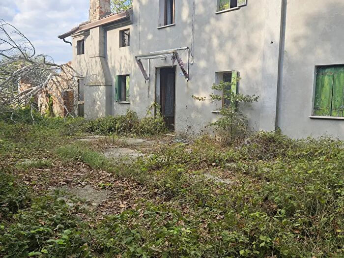 Casa con 5 locali in vendita in Via Roverella, Sant'Urbano