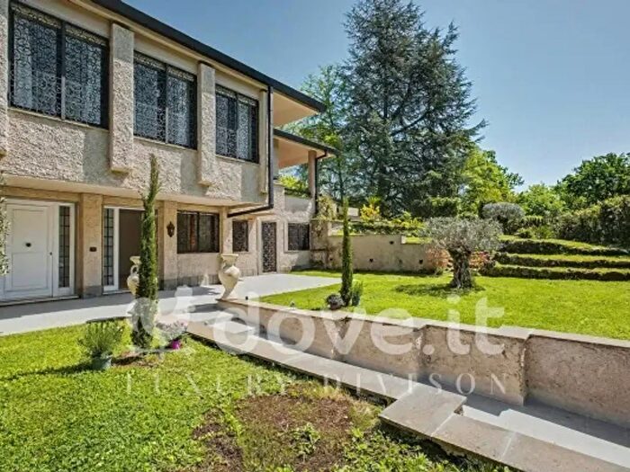 Casa con 6 locali in vendita in Largo dellOlgiata, Roma
