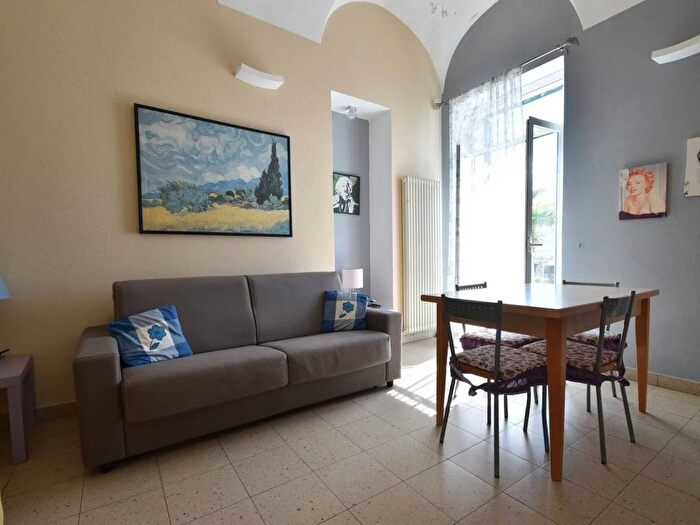 Appartamento trilocale in affitto in Via Giuseppe Garibaldi, Centro, Loano