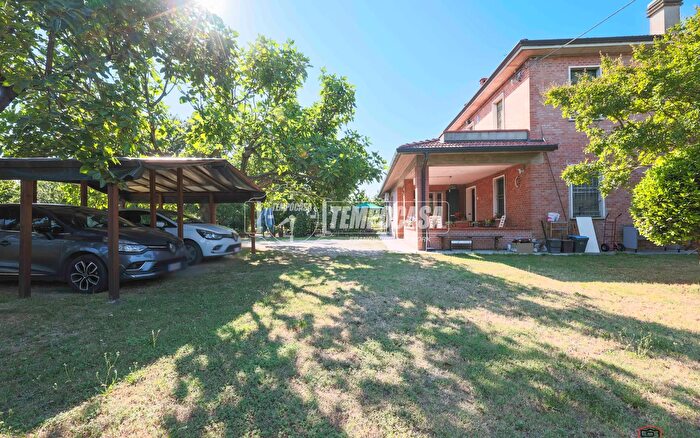 Casa con 8 locali in vendita in Via Mori, Budrio