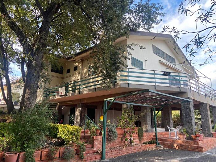 Casa con 6 locali in vendita in Via Giuseppe Cristaudo, Lavinaio Monterosso, Aci SantAntonio