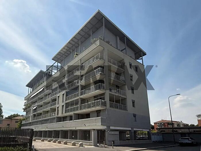 Appartamento trilocale in vendita in Via Taliedo, Milano