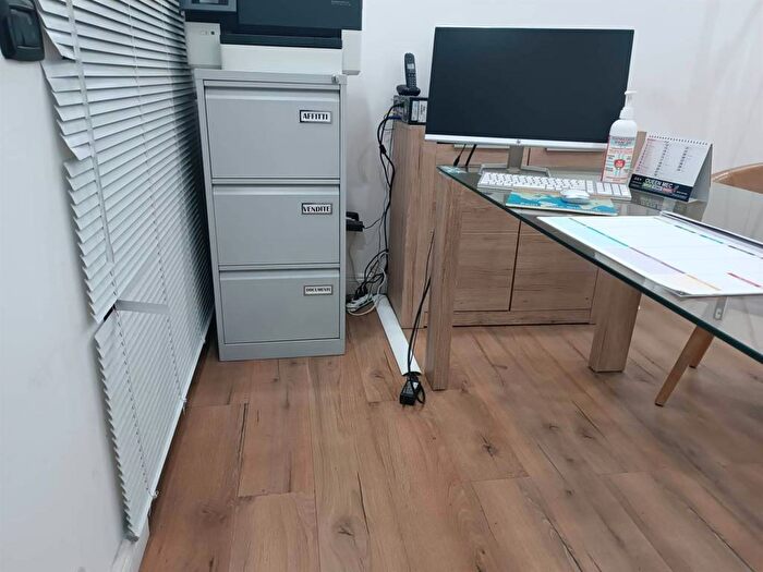 Case in Vendita e in Affitto - 2