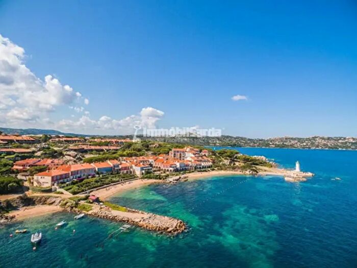 Appartamento con 6 locali in vendita in Via del Faro, Palau