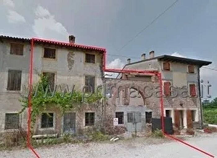 Casa con 10 locali in vendita in Via Valverde, Villafranca Di Verona