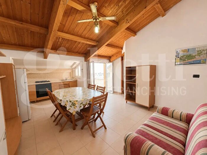 Appartamento quadrilocale in vendita in Via Edmondo De Amicis, Tortoreto
