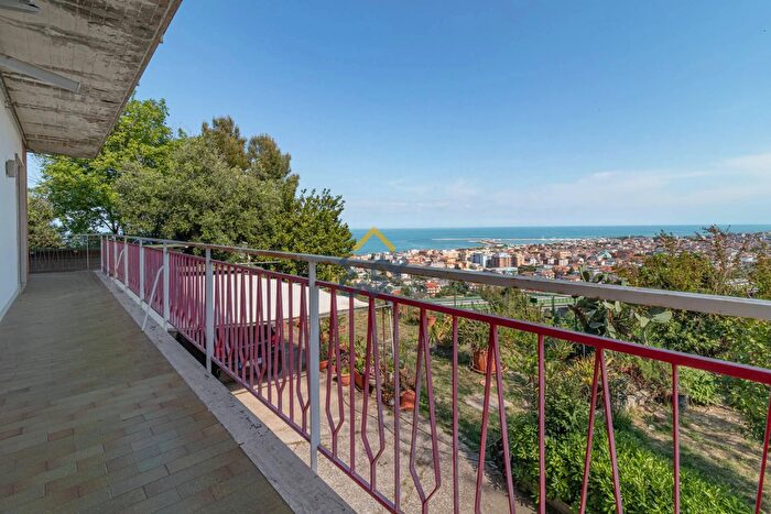 Appartamento con 5 locali in vendita in Strada Comunale San Francesco, Grottammare