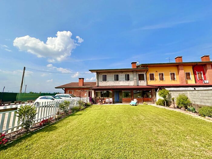 Casa quadrilocale in vendita in Veronella