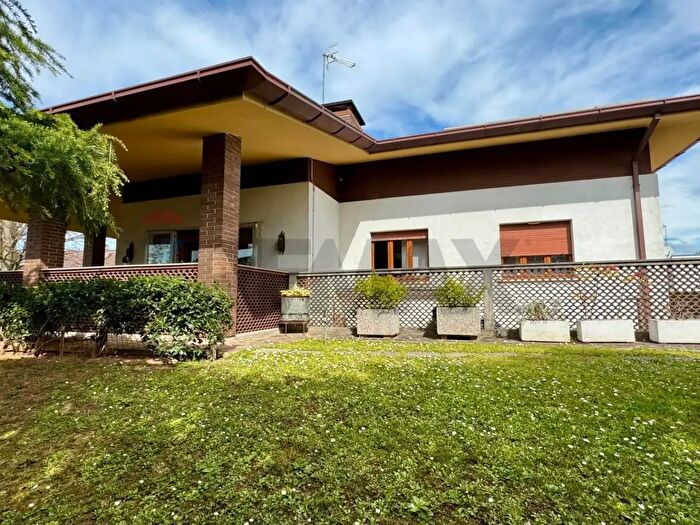 Casa con 6 locali in vendita in Strada dei Tigli, Campoformido