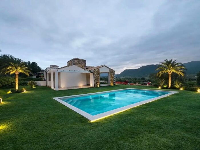 Casa con 7 locali in vendita in Via Monte Cannas, Castiadas