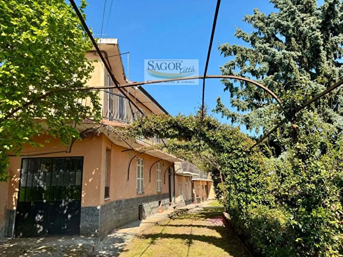 Casa con 18 locali in vendita in Via Maestra Riva, Pinerolo