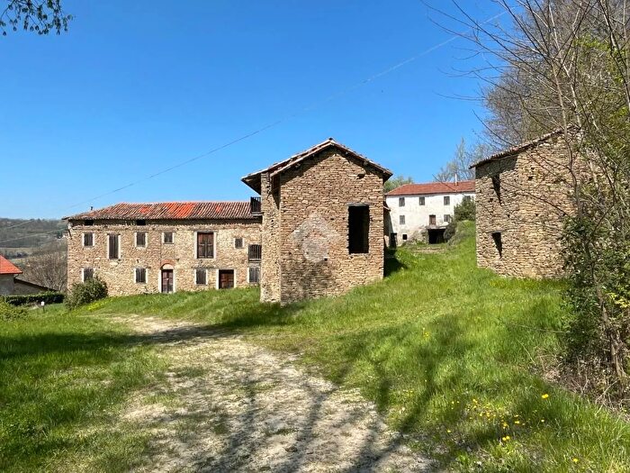 Casa con 18 locali in vendita in Strada Vicinale Teola, Loazzolo