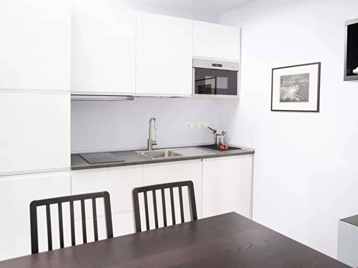 Appartamento bilocale in affitto in Via Stendhal, Solari, Milano