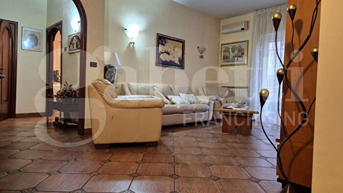 Appartamento trilocale in vendita in Via Vincenzo Tiberio, Napoli