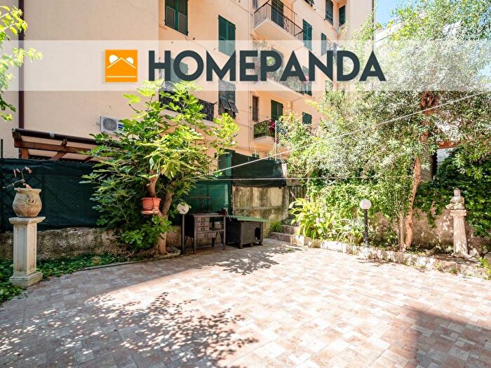 Appartamento trilocale in affitto in Via Andrea del Sarto, Sestri Ponente, Genova