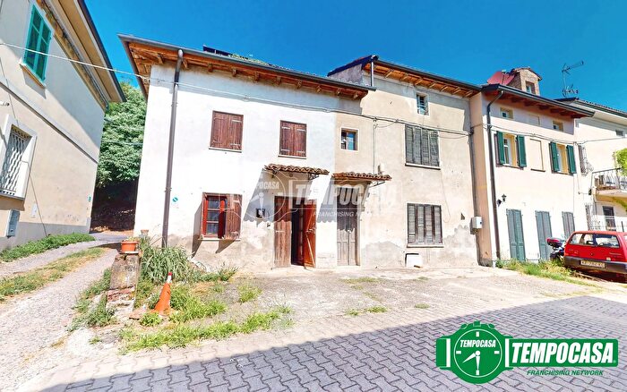 Casa con 5 locali in vendita in Pecetto Di Valenza