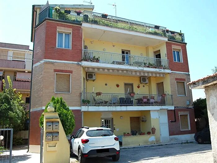 Appartamento con 5 locali in vendita in Via Trigno, Roseto Degli Abruzzi