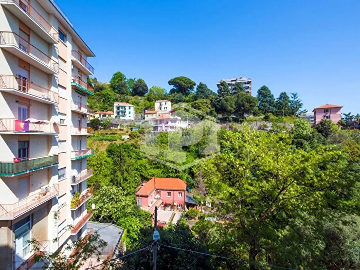 Appartamento con 6 locali in vendita in Via SantAlberto, Genova