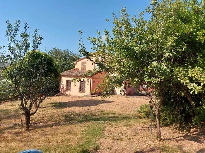 Casa con 11 locali in vendita in Morro DAlba