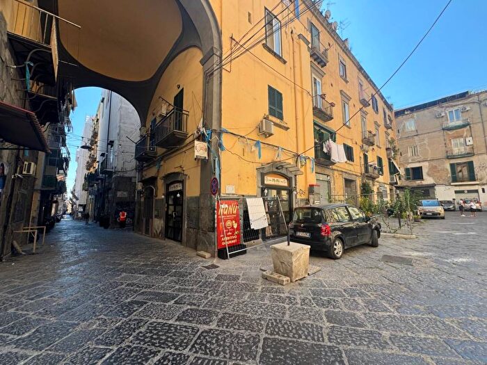 Casa in vendita in Largo Proprio di Arianiello, Centro Storico, Napoli