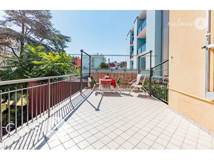 Appartamento trilocale in vendita in Viale Tassoni, Riccione