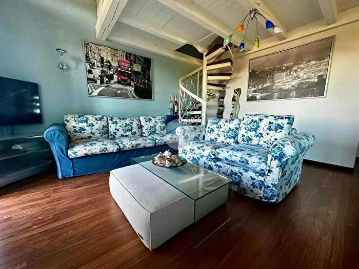 Appartamento quadrilocale in affitto in Via Canossi, Manerba Del Garda