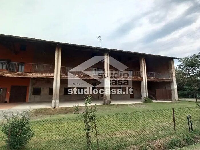 Casa con 7 locali in vendita in Via Pandino, Palazzo Pignano