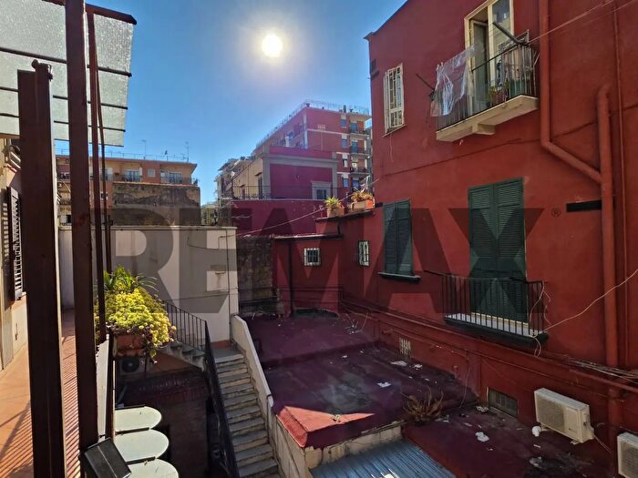Appartamento trilocale in vendita in Napoli