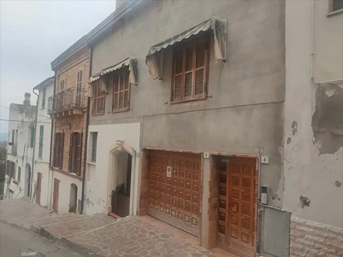 Casa con 6 locali in vendita in Via Isonzo Pianella, Pianella