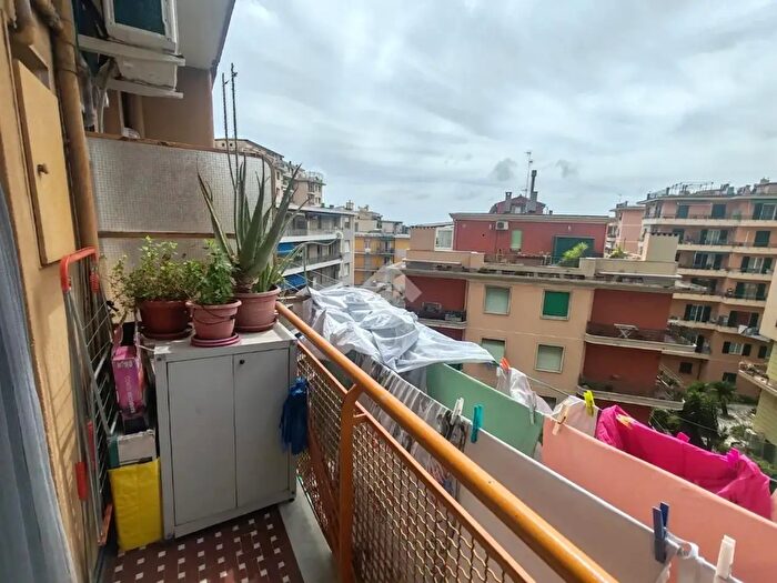 Appartamento con 6 locali in vendita in Via La Spezia, Genova