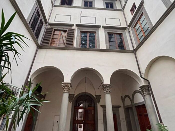Appartamento trilocale in affitto in Via dei Pepi, Sant'Ambrogio, Firenze