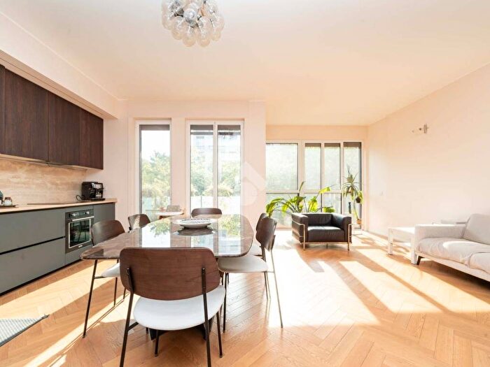 Appartamento quadrilocale in affitto in Viale Piceno, Plebisciti Susa, Milano