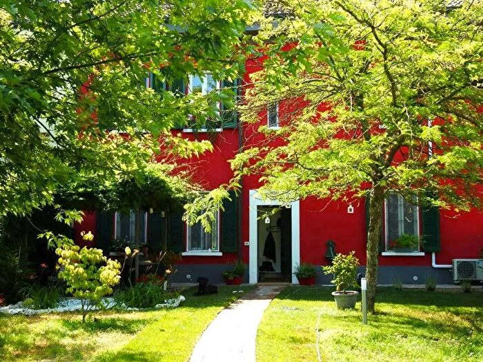 Casa con 8 locali in vendita in Zerbolo'