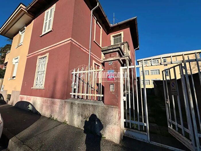 Casa in vendita in Via Alessandro Volta, Rho