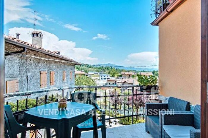 Casa con 6 locali in vendita in Via Grumello, Palazzago