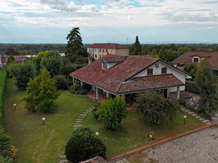 Casa con 6 locali in vendita in Carbonara Scrivia Alessandria, Tortona