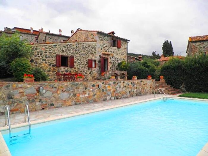 Casa quadrilocale in vendita in Castelnuovo Val Di Cecina